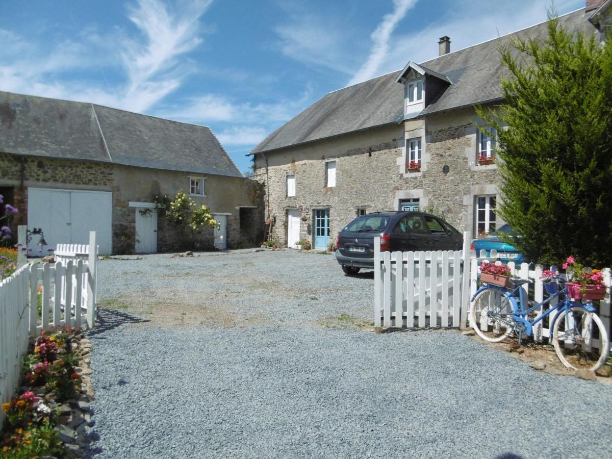 Montpinchon La Bicyclette Bleue Bed & Breakfast エクステリア 写真