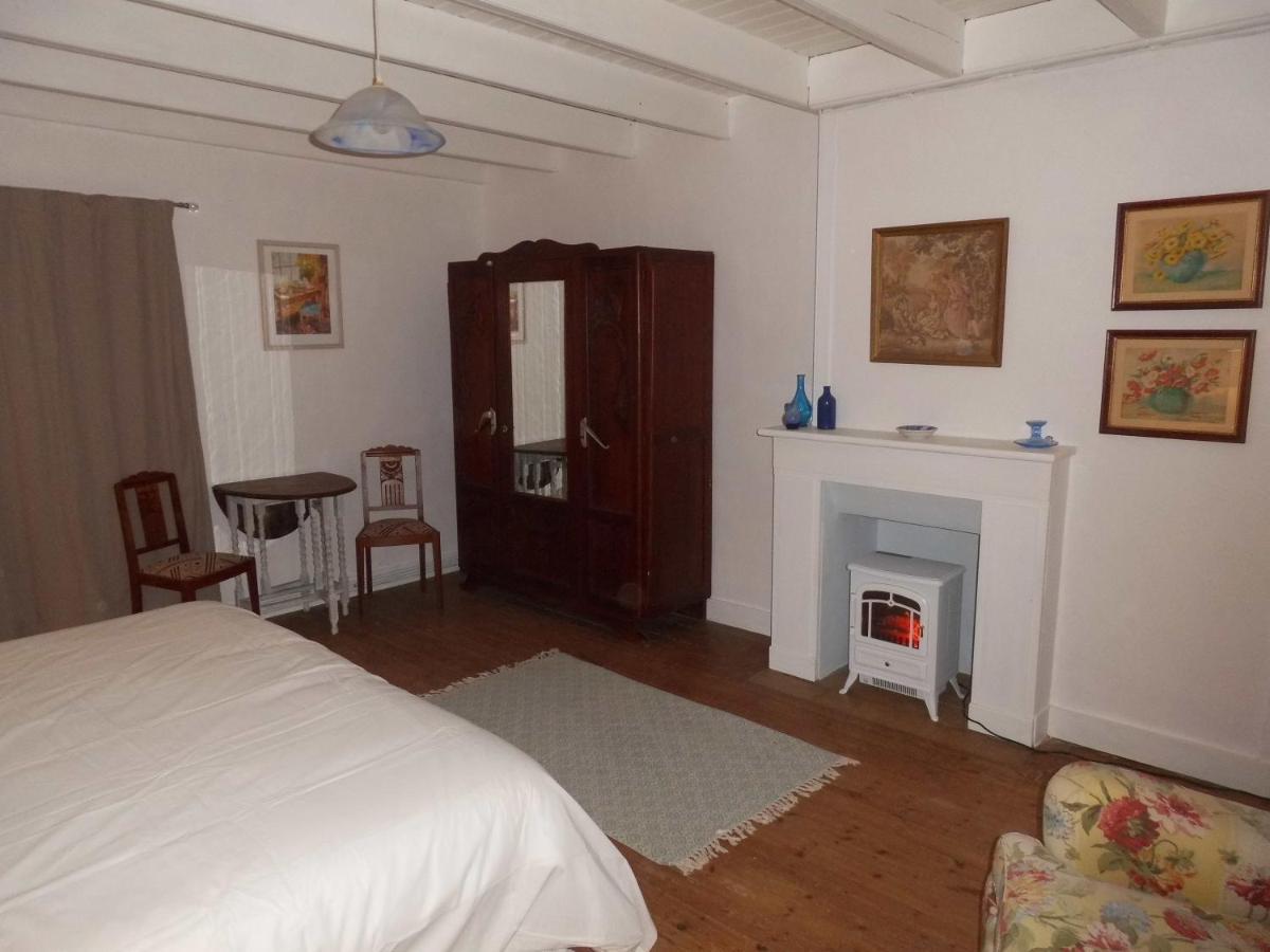 Montpinchon La Bicyclette Bleue Bed & Breakfast エクステリア 写真
