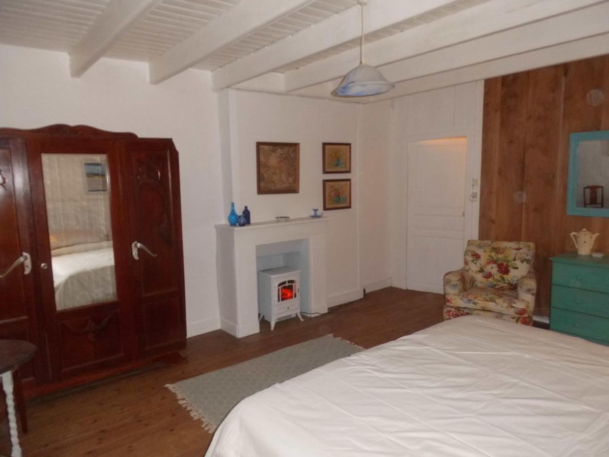 Montpinchon La Bicyclette Bleue Bed & Breakfast エクステリア 写真