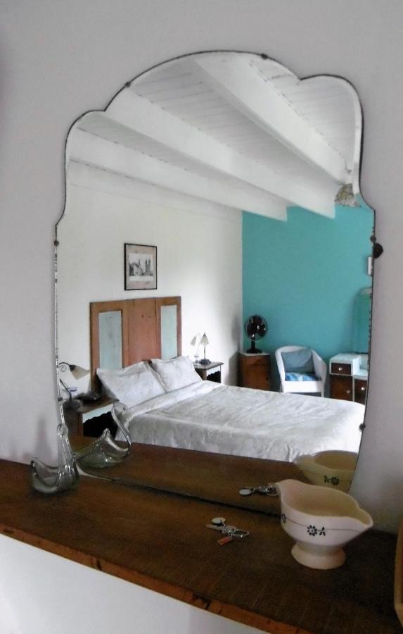 Montpinchon La Bicyclette Bleue Bed & Breakfast エクステリア 写真